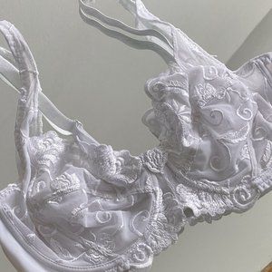 VINTAGE FLORAL EMBROIDERED BRA (34C)